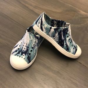 Blue marbled native shoes size C9